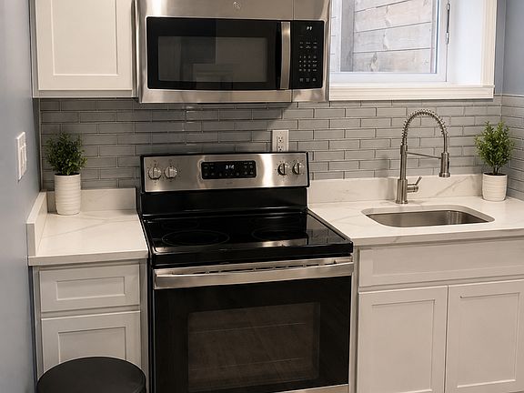 3rd image of 416 Division Ave NE #B
