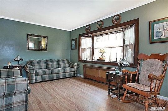 4th image of 464 Birch St
