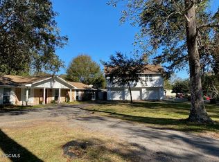 13901 E El Bonito Dr, Ocean Springs, MS 39564