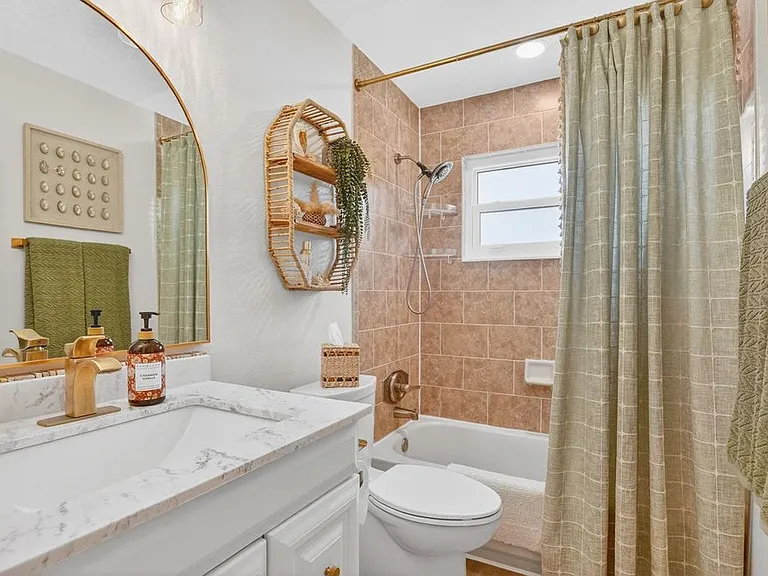 425 Via Valencia Ct — Photo 43