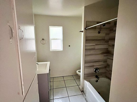 5th image of 3318 W College Dr