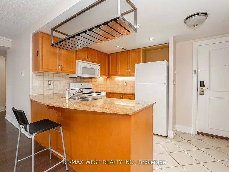 2737 Keele St #817 — Photo 10