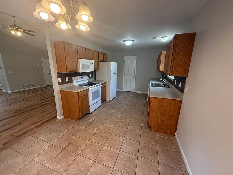 1432 Bodie Dr — Photo 16