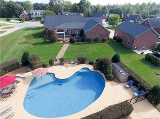 4373 Woodsbury Ln, Lincolnton, NC 28092