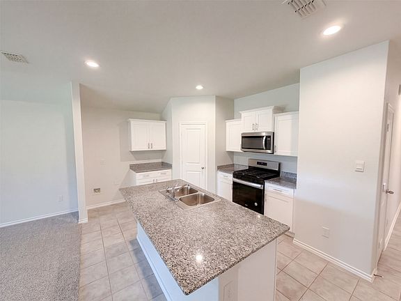 2nd image of 517 Bronze Cir W