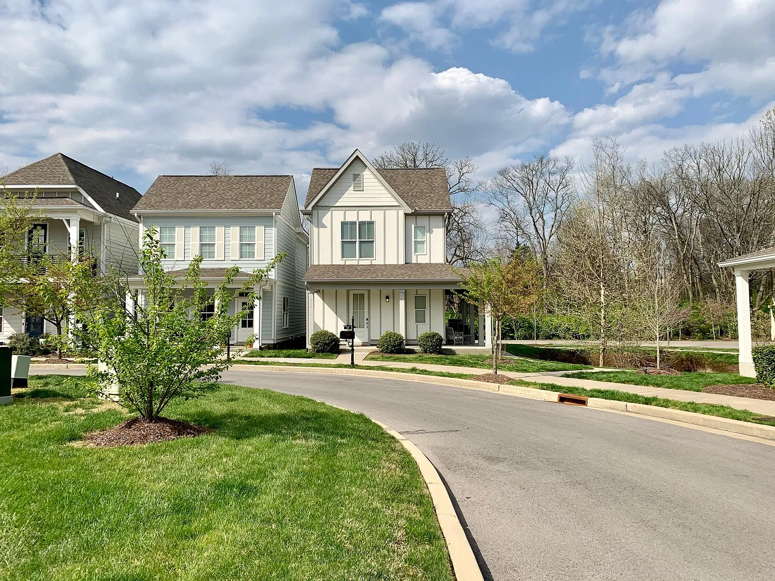 716 Cottage Park Dr — Photo 1