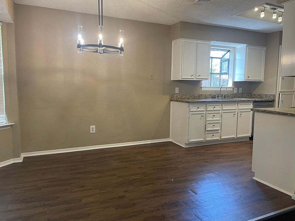 1st image of 3805 Longmeadow Dr