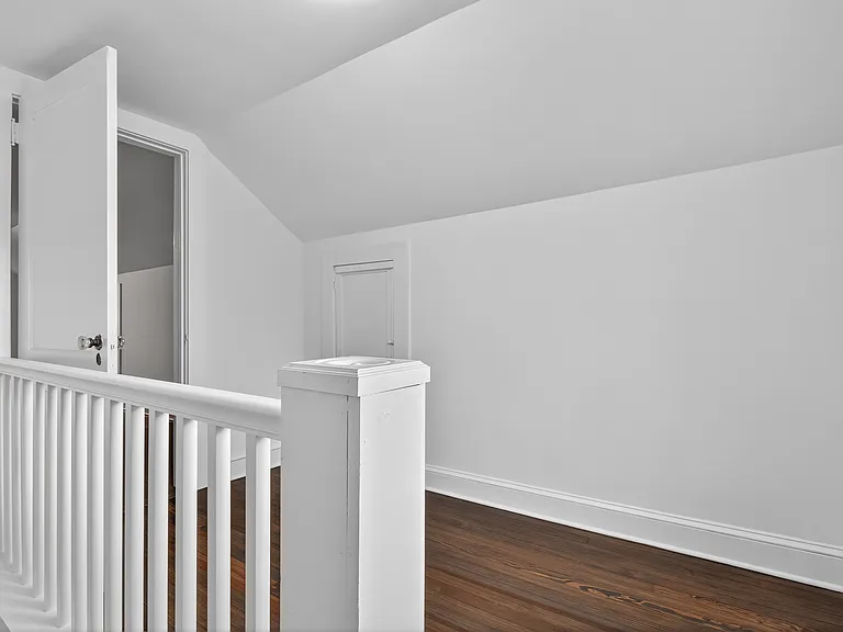 135 Rockwood Pl — Photo 6
