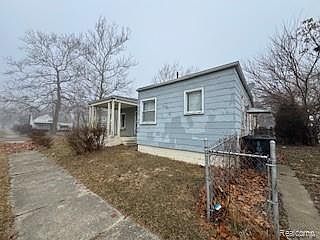 2nd image of 19400 Montrose St