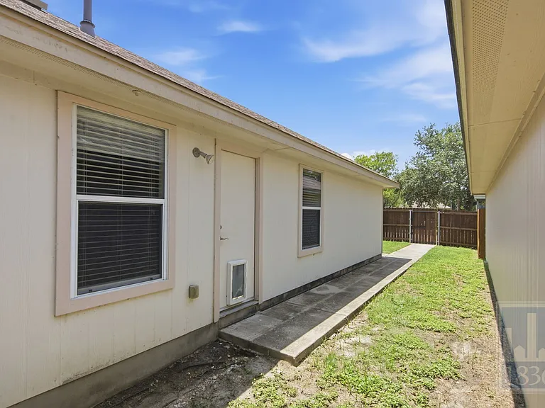 4508 Felicity Ln — Photo 17