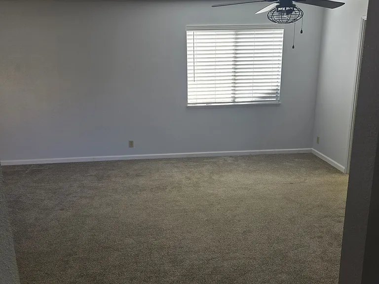 713 W Howell Ave — Photo 9