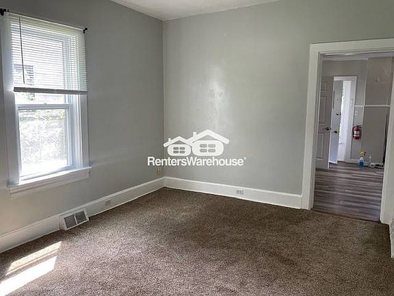 5th image of 226 6th Ave S Unit 1