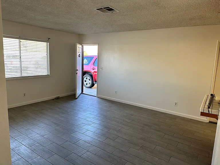 929 Perdew Ave — Photo 3