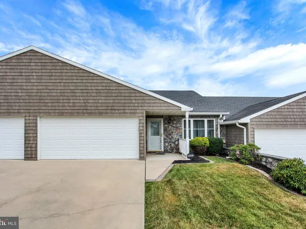 4445 Clair Mar Dr #127, Dover, PA 17315