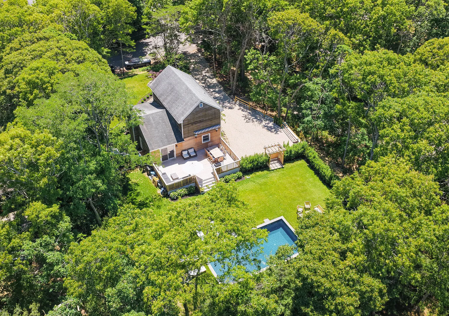 Completely Renovated Modern Retreat with Brand New Pool — Photo 4