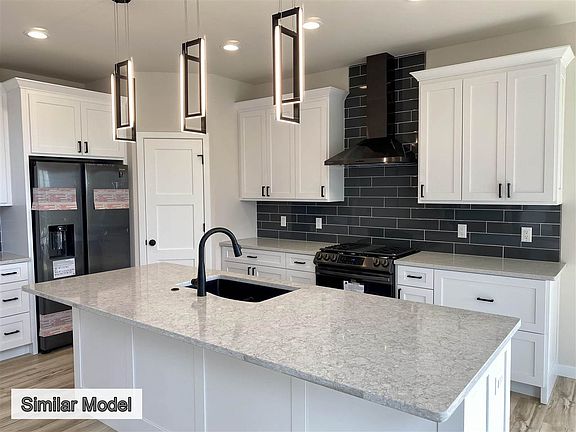 4th image of 5315 Clare Dr