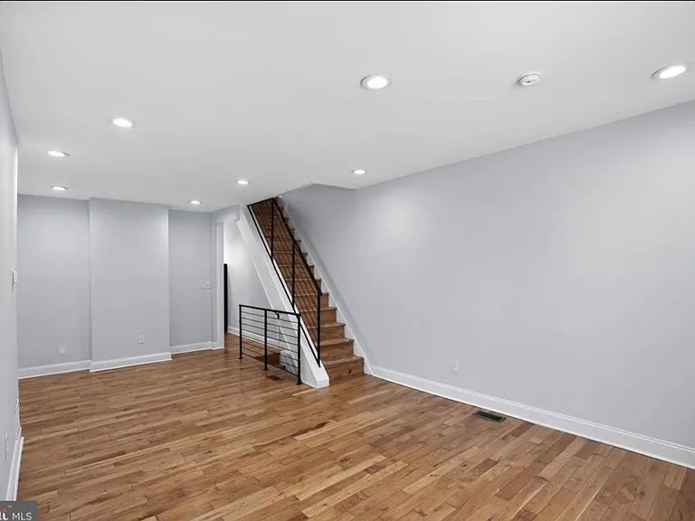 2505 S Sheridan St — Photo 5