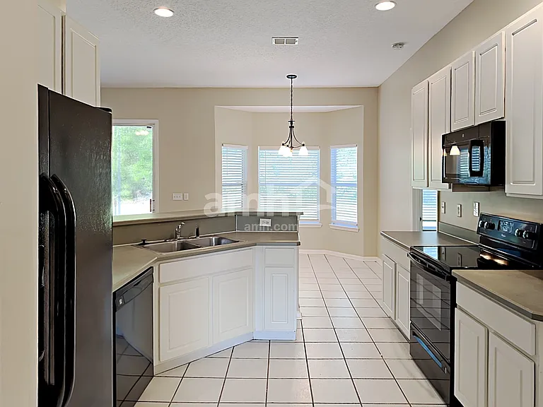 1621 Merroway Ln — Photo 4