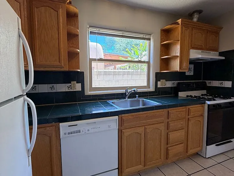 726 W Manhattan Ave #B — Photo 12