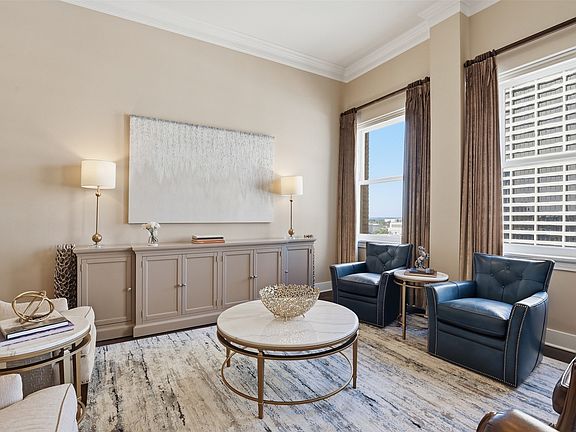 4th image of 411 W 7th St APT 1005