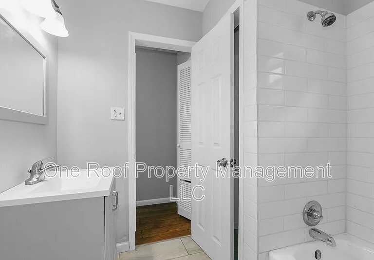 937 Metropolitan Ave #2 — Photo 4