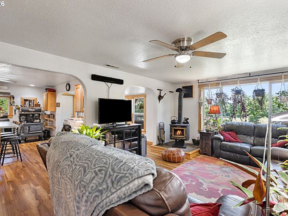 5th image of 220 Faver Dr