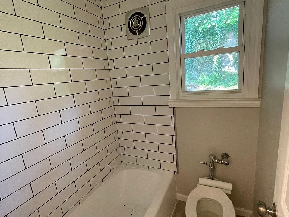 2nd image of 185 Pequot Ave #1