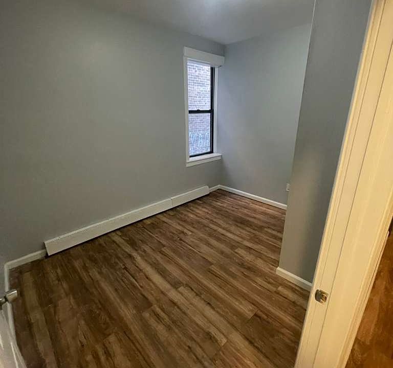 2nd image of 115 Grafton Ave Floor 2