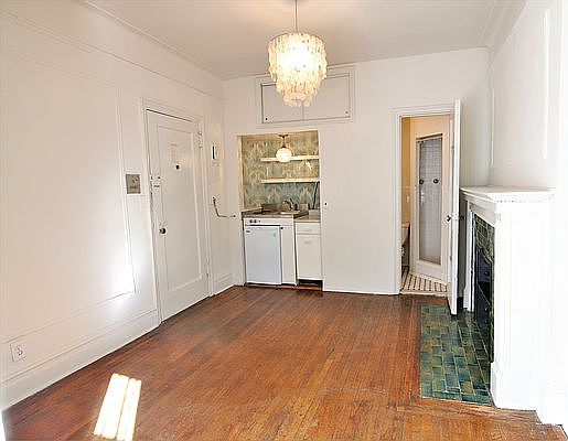 2nd image of 335 W 76th St APT 1A