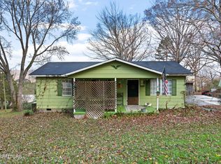 238 Hollifield Dr, Jacksboro, TN 37757