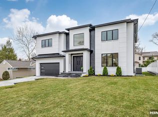 234 Vivien Ct, Paramus, NJ 07652