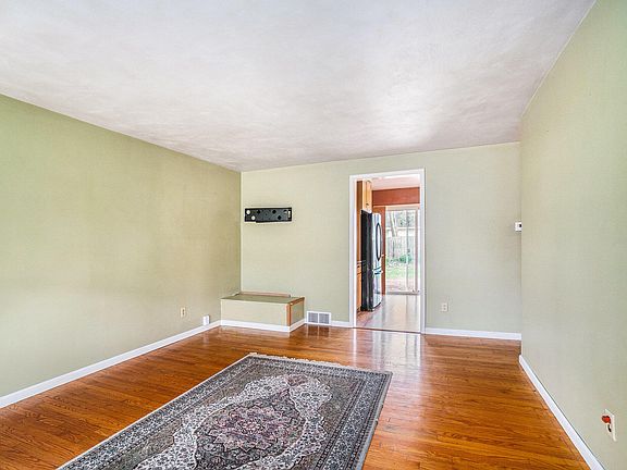 3rd image of 1214 Bretton Dr