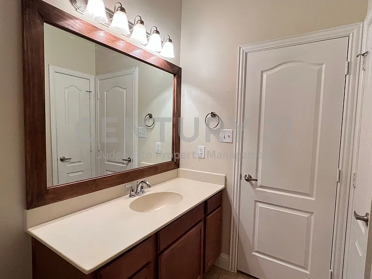 517 Highpark Ct — Photo 11