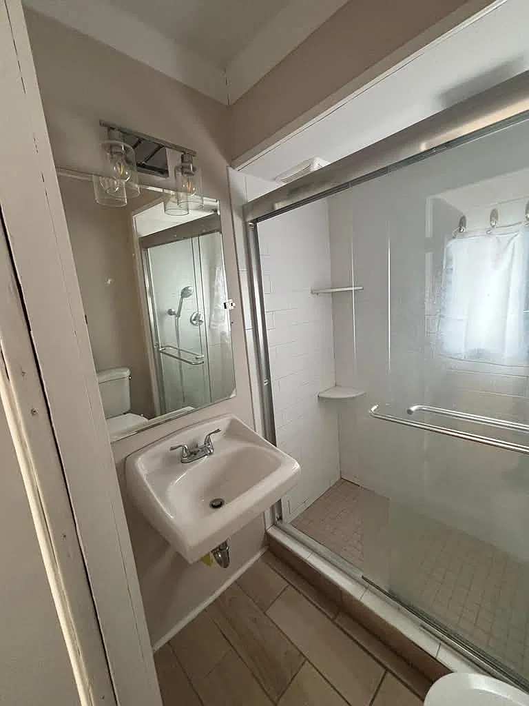 4 bed, 2000 sqft, $2,500 — Photo 1