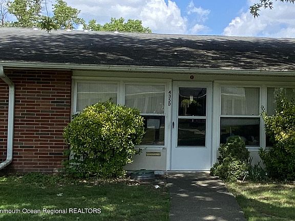 2nd image of 435d Picardy Court #D