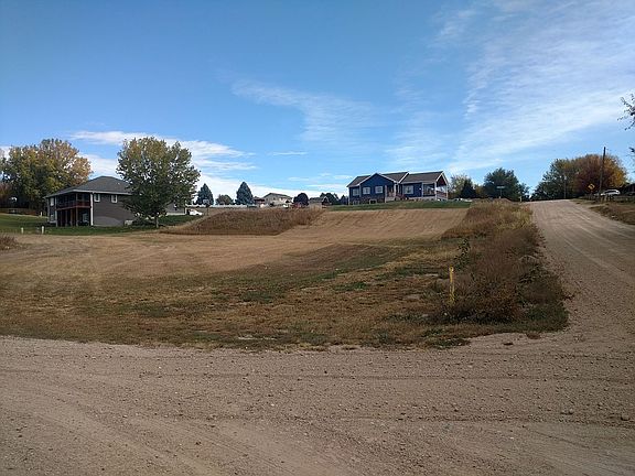 4th image of 49-42 Highland Dr