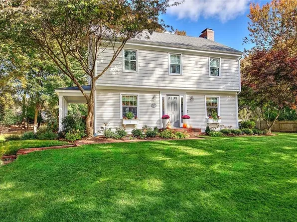 15 Lamson Rd, Barrington, RI 02806