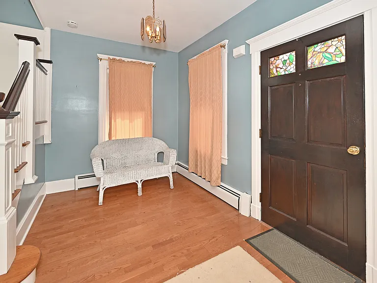 264 Morse Ave — Photo 2
