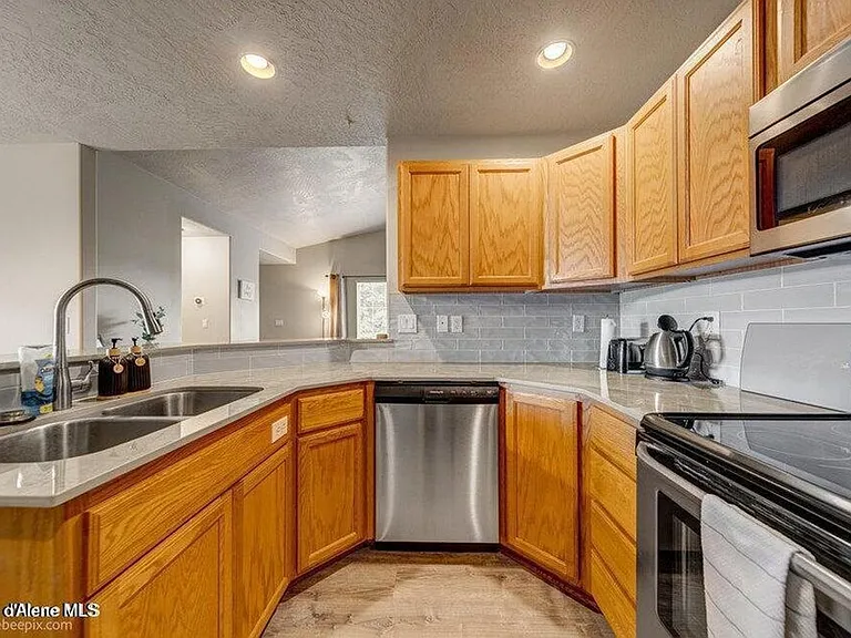 931 N Goldenrod Ct — Photo 4