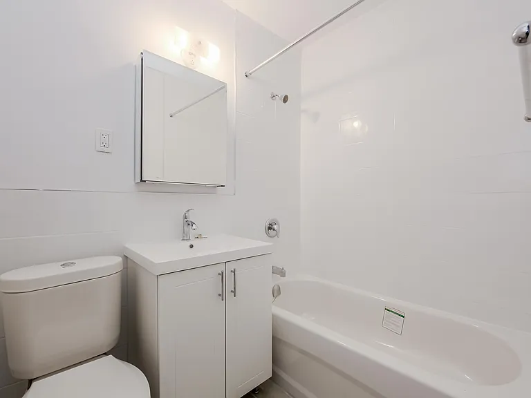 225 Cosburn Ave — Photo 12