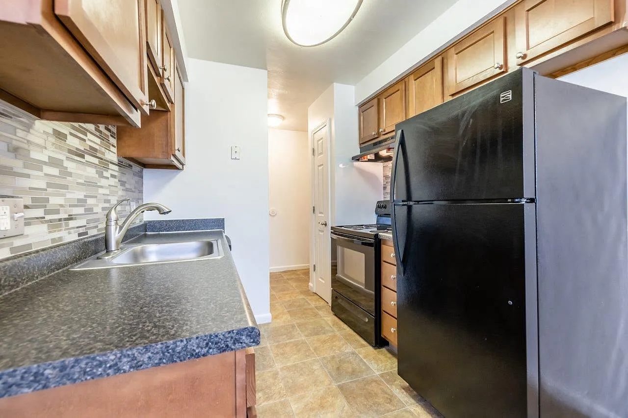 East Ridge Manor Apartment Homes — Photo 4