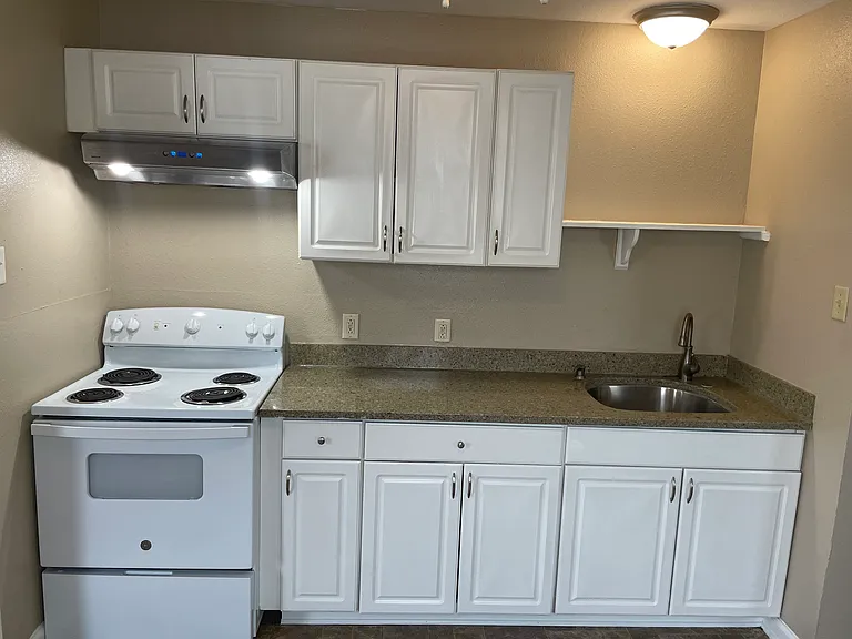 2226 Stafford St — Photo 10