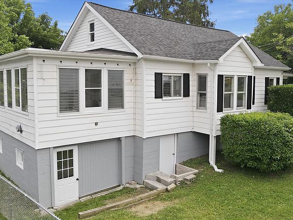 3rd image of 35 Paul Courtney Dr