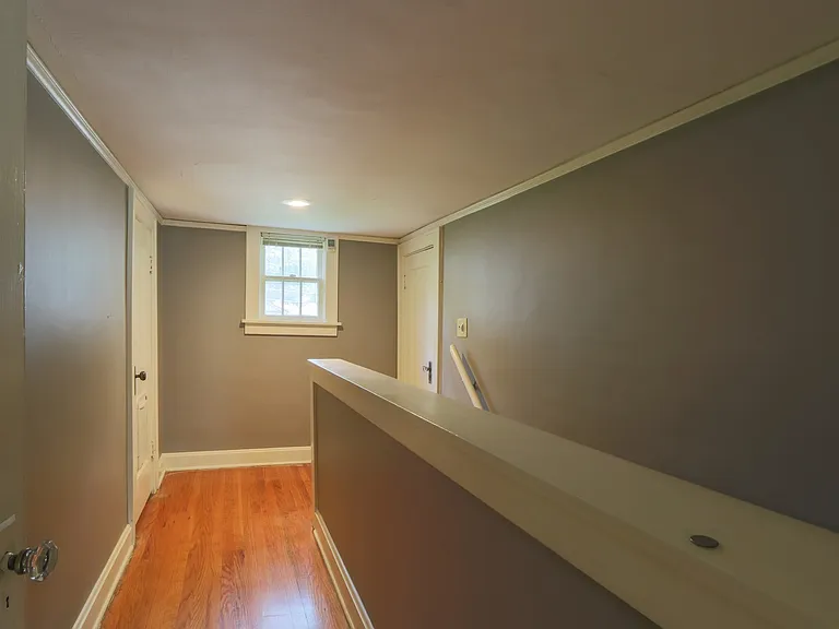 224 E Winthrope Rd — Photo 15