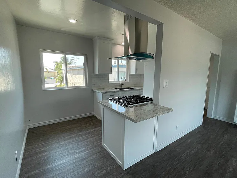 10523 Paramount Blvd #J — Photo 8