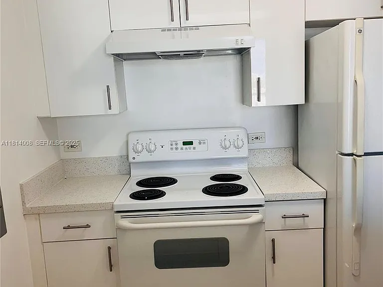 900 SW 8th St #806 — Photo 19