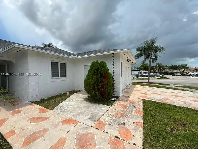 14305 SW 182nd Ter — Photo 3