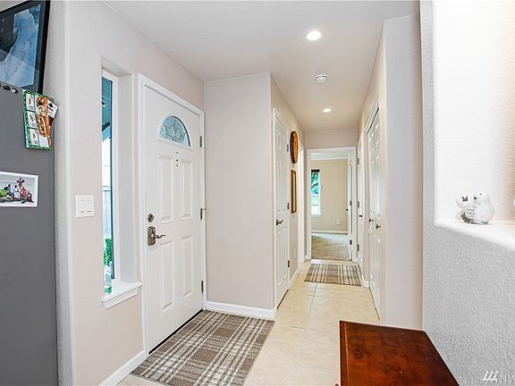 Inside the Front Entry looking toward the front of the home to the 2nd Bedroom. Nice tile floor in the entry, hall and kitchen. Easy to keep clean on those wet PNW days!