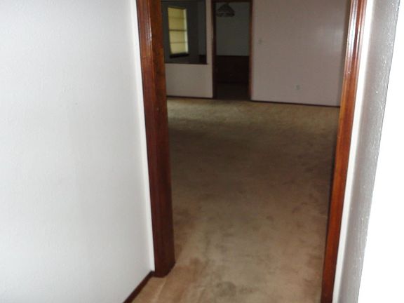 5th image of 4823 NE Winfield Cir