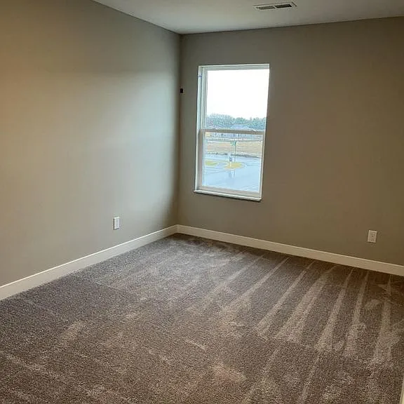 2076 Rowena Ln — Photo 6